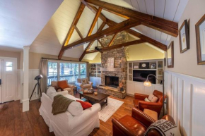 The Mountain Nest~Sleeps 12!